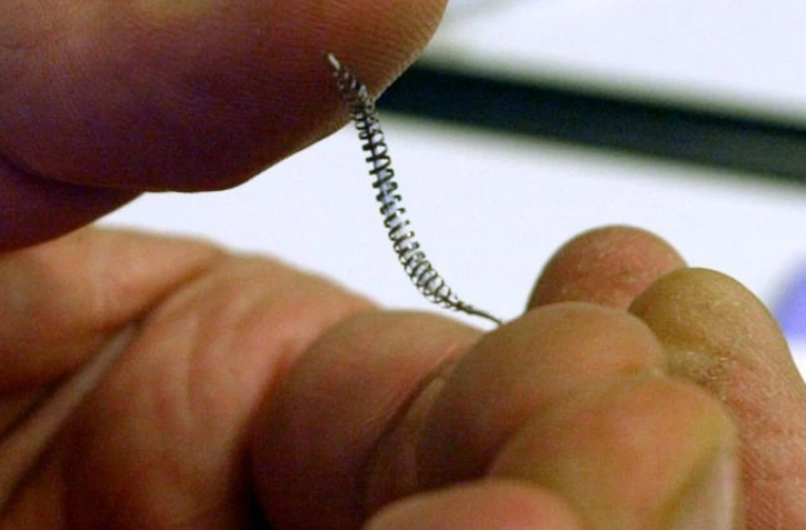 Le groupe pharmaceutique Bayer annonc la fin de la commercialisation, sauf aux Etats-Unis, des implants de stérilisation Essure, mis en cause pour des supposés effets indésirables