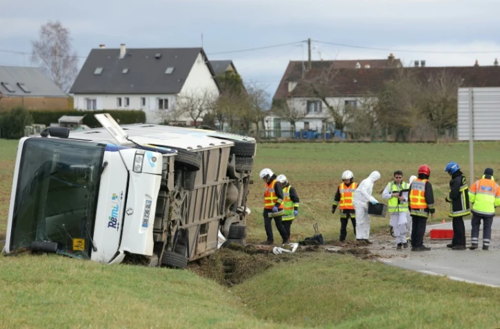 Un car scolaire s'est couché sur la route pour une raison encore indéterminée à proximité de Châteaudun (Eure-et-Loir), causant la mort d'une lycéenne, le 30 janvier 2025.