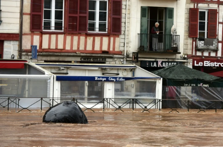 Une rue de Bayonne inondée le 10 décembre 2021