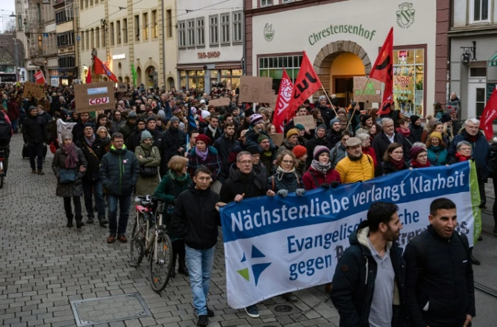 Manifestation contre le parti anti-migrants Alternative pour l'Allemagne (AfD à Erfurt dans l'Etat régional de Thuringe le 6 février 2020 