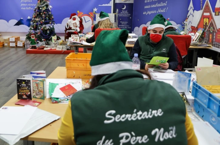 Les "lutins" du secrétariat du père Noël le 10 décembre 2020 à Libourne