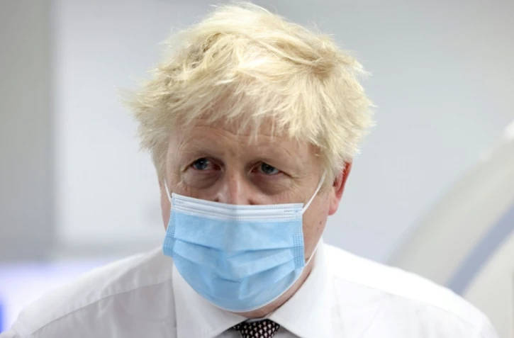 Boris Johnson visite le Finchley Memorial Hospital dans le nord de Londres le 18 janvier 2022
