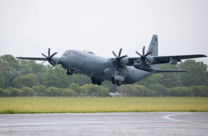 Un avion militaire Hercules C-130J quitte la base de Richmond en Australie pour une mission d'évaluation des dégâts sur l'archipel des Tonga, le 18 janvier 2022