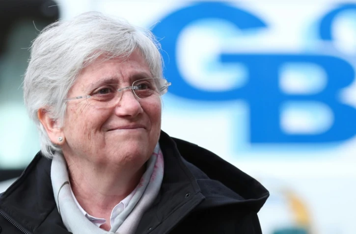 L'ancienne dirigeante catalane Clara Ponsati, visée par un mandat d'arrêt européen, arrive au commissariat Saint Leonard à Edimbourg pour se rendre à la police, le 28 mars 2018