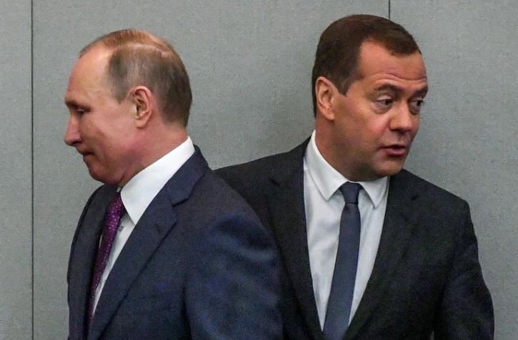 Le président russe Vladimir Poutine et son Premier ministre Dmitri Medvedev à Moscou le 8 mai 2018