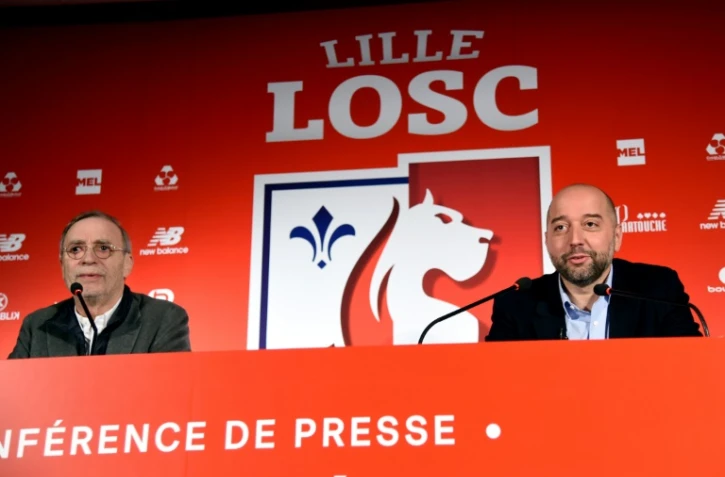 L'ancien président de Lille Michel Seydoux (g) et son successeur Gérard Lopez, le 13 janvier 2017 à Camphin-en-Pévèle