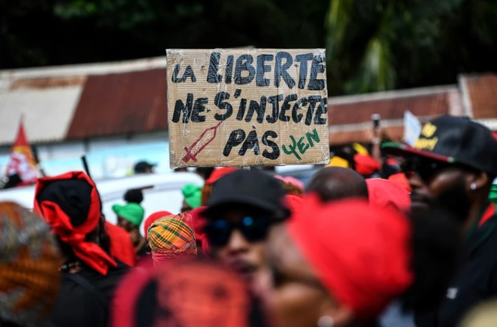 Manifestation contre les mesures sanitaires à Pointe-à-Pitre, en Guadeloupe, le 27 novembre 2021