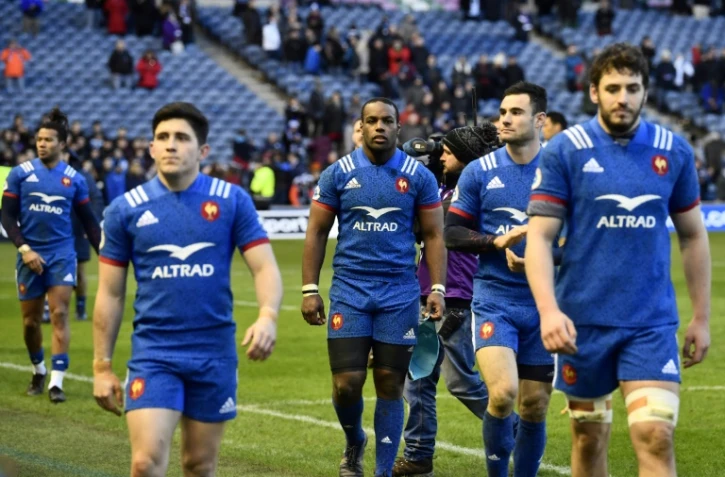 Les joueurs du XV de France quittent Murrayfield après leur défaite face aux Ecossais, lors du Tournoi des six Nations, le 11 février 2018