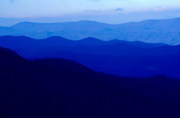 La chaîne montagneuse des  Blue Ridge en Virginie, Etats-Unis, au petit matin