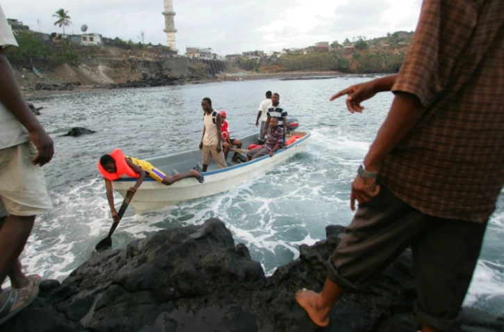 rien ne semble dissuader les nombreux candidats africains, notamment comoriens, à l'immigration, toujours prêts à prendre tous les risques pour rallier ce bout de France par la mer