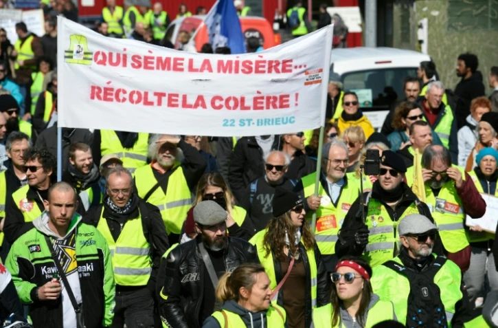 Des "gilets jaunes" défilent le 23 mars 2019 à Saint-Brieuc