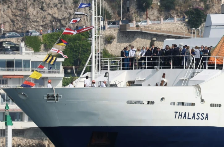 Le président Emmanuel Macron et son épouse Brigitte arrivent le 8 juin 2025 au port de Nice, à la veille d'une conférence de l'Onu sur les océans qui doit s'y tenir

