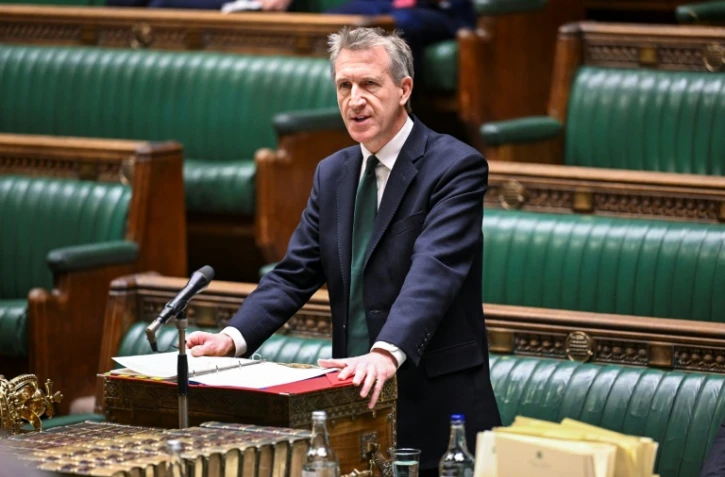 Photo diffusée par le Parlement britannique montrant Dan Jarvis, ministre en charge de la Sécurité, faisant une déclaration concernant une "alerte d'espionnage' émise par le MI5, le service de renseignement intérieur britannique, à la Chambre des communes à Londres, le 18 novembre 2025