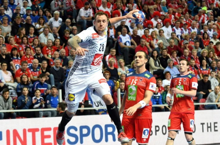 Valentin Porte arme un tir dans la victoire des Bleus contre la Norvège à l'Euro à Porec, en Croatie, le 12 janvier 2018 