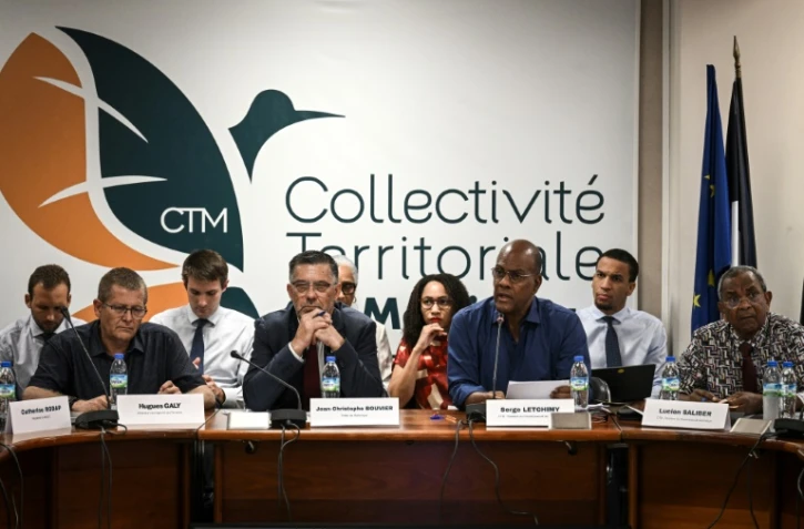 Le président du Conseil exécutif de la Martinique Serge Letchimy prononce un discours à l'ouverture de discussions sur la lutte contre la vie chère, à Fort-de-France, le 16 octobre 2024