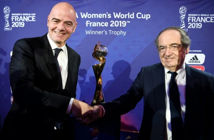 Le président de la Fifa Gianni Infantino et celui de la Fédération française de football Noël Le Graët l e19 septembre 2017 à Paris lors du lancement officiel du Mondial féminin, qui se jouera en France en juin 2019