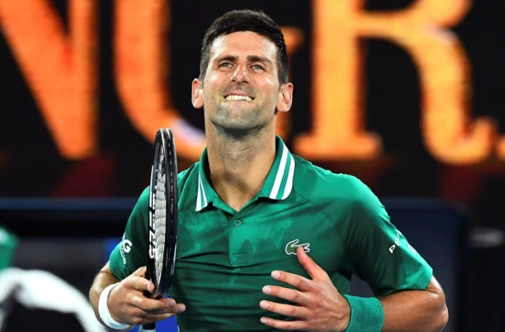 La joie du Serbe Novak Djokovic, après sa victoire face à l'Allemand Alexander Zverev, en quart de finale de l'Open d'Australie, le 16 février 2021 à Melbourne