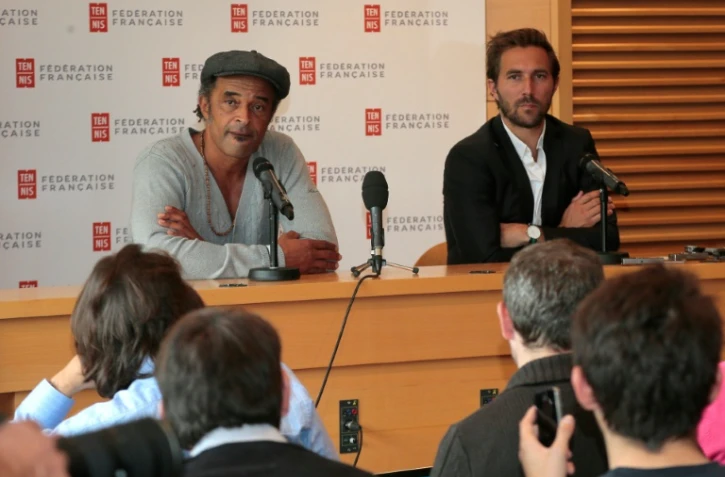 Arnaud Di Pasquale (d), alors directeur technique national, en conférence de presse à Rolland-Garros, le 22 septembre 2015 