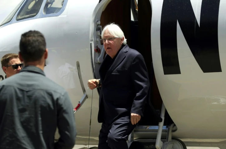 Photo de l'envoyé spécial de l'ONU pour le Yémen, Martin Griffiths, à son arrivée à l'aéroport de Sanaa le 2 juin 2018
