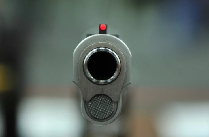 L'université du Texas, dans le sud des Etats-Unis, a autorisé à contre-coeur mercredi ses étudiants à porter une arme en classe, se pliant à un projet de loi adopté par les parlementaires locaux