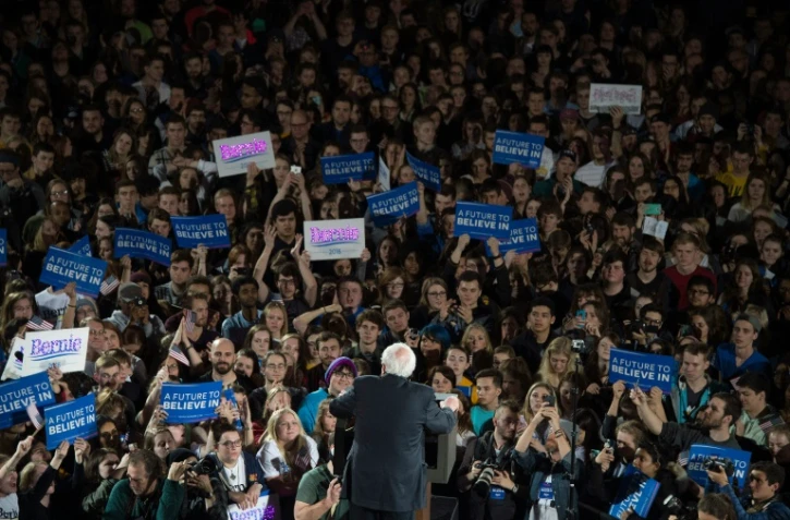 Le candidat aux primaires démocrates, Bernie Sanders (de dos), à Iowa aux Etats-Unis, le 30 janvier 2016