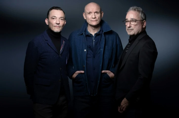 (g-d) Le groupe Louise Attaque, Robin Feix, Gaëtan Roussel et Arnaud Samuel, le 22mars 2022 à Paris