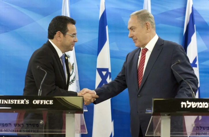 Le président Jimmy Morales et le Premier ministre israélien Benjamin Netanyahu le 28 novembre 2016 à Jérusalem