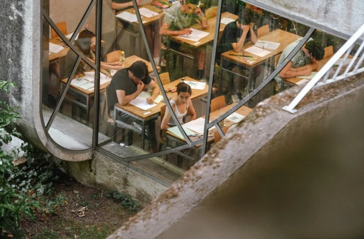 Des lycéens passent l'épreuve de philosophie du bac le 15 juin 2022 au lycée Sainte-Marie Les Maristes à Lyon