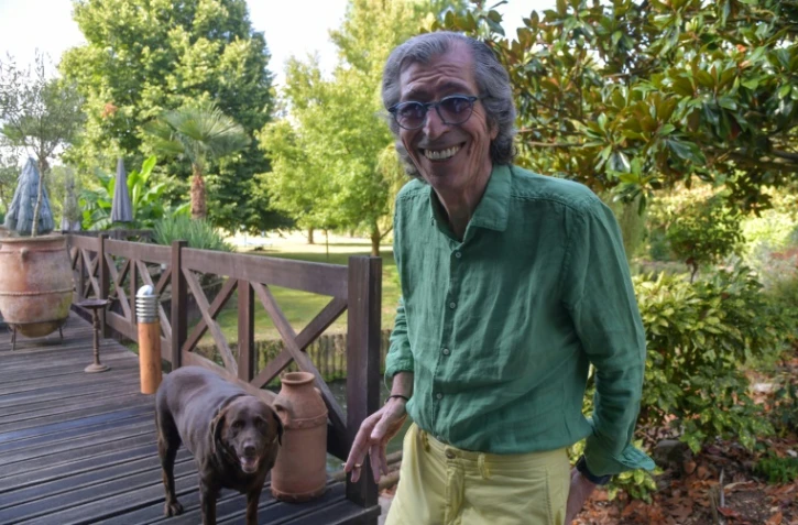 Patrick Balkany dans le jardin de sa maison à Giverny, le 5 août 2022 dans l'Eure