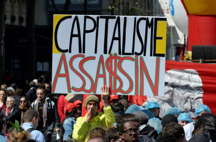 Pancarte brandie lors des manifestations du 1er, en 2016 à Paris