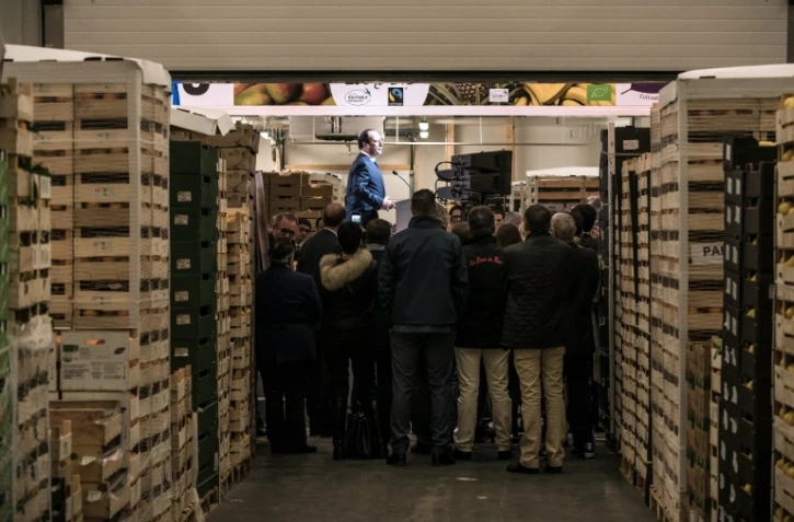 Le président Hollande s'adresse à l'assistance lors de l'inauguration de la halle bio de Rungis, le 9 mai 2016