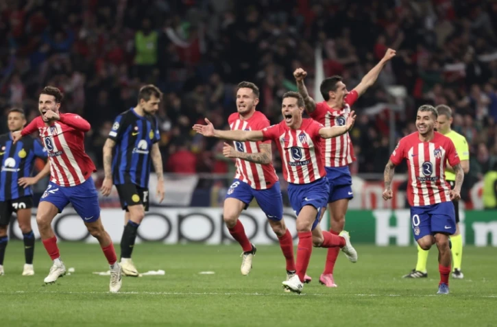 La joie des joueurs de l'Atletico Madrid, qualifiés pour les quarts de finale de la Ligue des champions, à l'issue des tirs au but contre l'Inter Milan, le 13 mars 2024 au Metropolitano