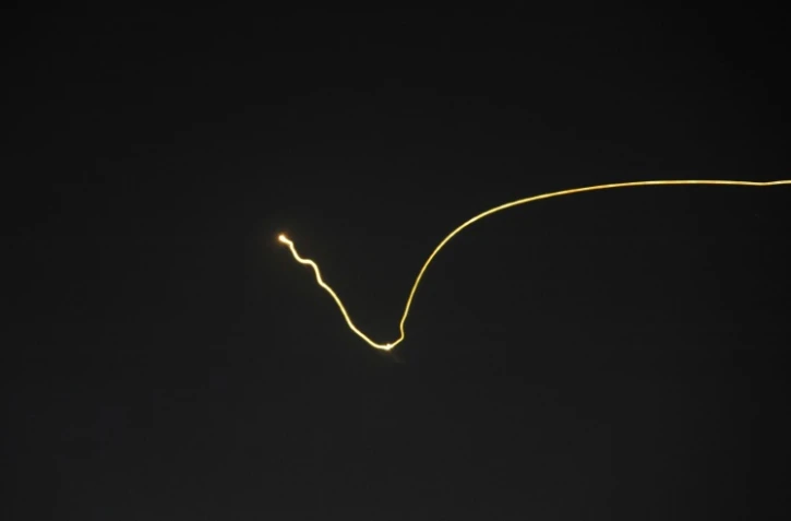 Une photo publiée par l'agence officielle syrienne Sana montre, selon l'agence, l'interception par la Syrie de missiles israéliens, le 10 mai 2018 dans l'espace aérien syrien