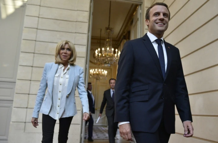 Le président français Emmanuel Macron et son épouse Brigitte Macron à l'Elysée à Paris, le 25 juillet 2017