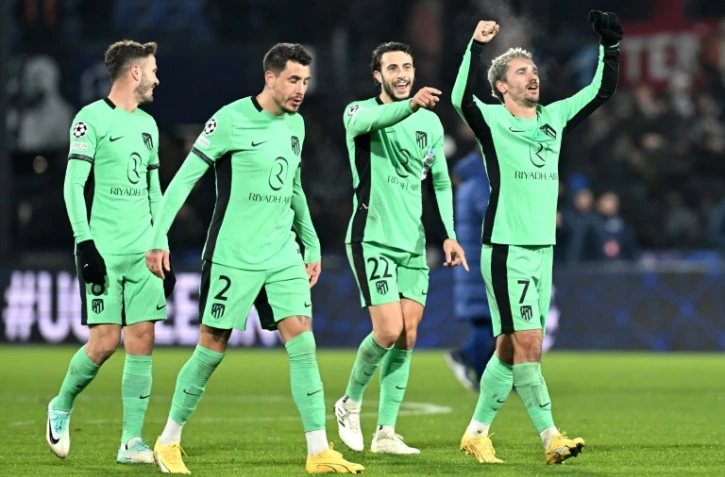 La joie des joueurs de l'Atlético Madrid, qualifiés pour les huitièmes de la Ligue des champions, après leur victoire contre Feyenoord, le 29 novembre 2023 à Rotterdam