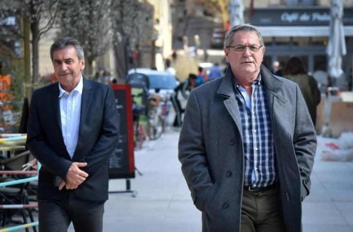 Bruno Odos (G) et Jean Fauret, co-pilote et pilote du Falcon 50, arrivent le 19 mars 2019 à la cour d'assises d'Aix-en-Provence pour la suite du procès "Air Cocaïne"