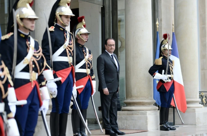 Le président François Hollande le 29 août 2016 sur le perron de l'Elysée à Paris 