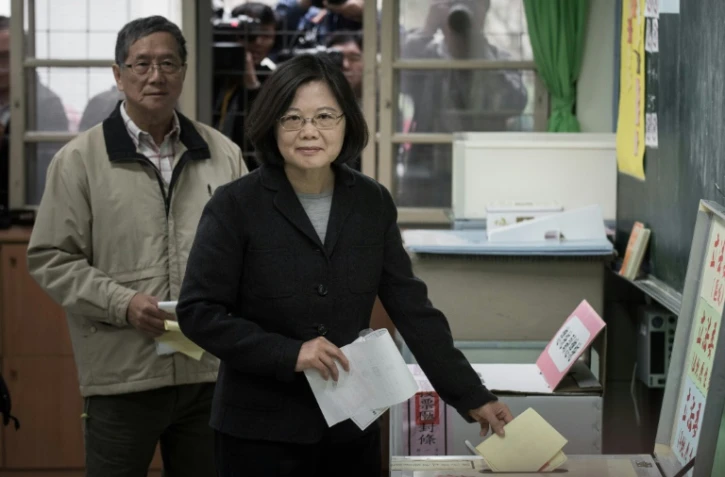 La candidate à la présidence Tsai Ing-wen vote à Taipei, le 16 janvier 2016