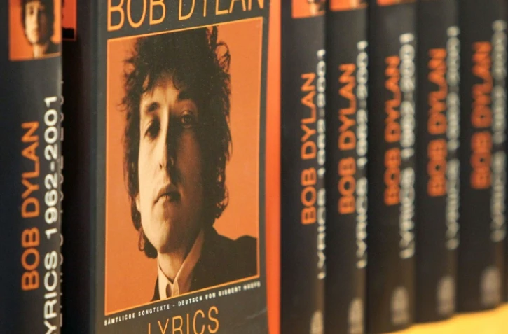 Des livres du prix Nobel de la paix Bob Dylan lors de la foire du livre de Francfort, en Allemagne, le 19 octobre 2016