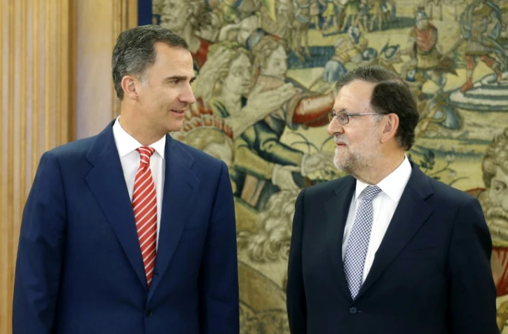 Le roi d'Espagne Felipe VI (g) et le Premier ministre espagnol Mariano Rajoy (d) dans le palllais de la Zarzuela Ă Madrid, le 28 juillet 2016