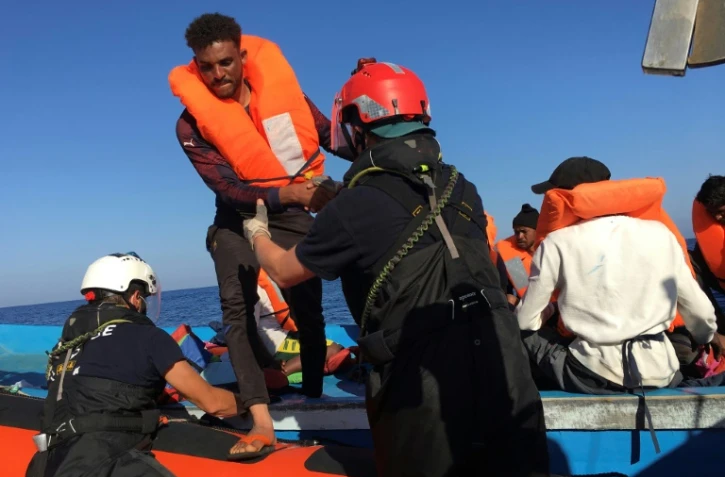 L'un des 47 migrants secourus par l'ONG SOS Méditerranée au large de l'île italienne de Lampedusa, le 30 juin 2020