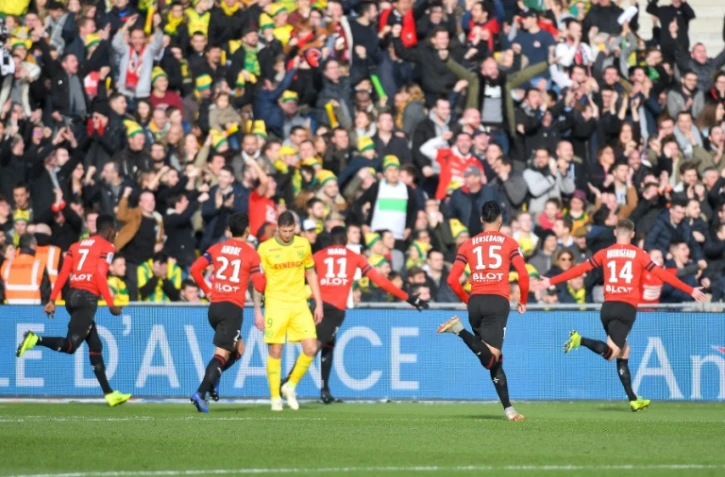 Les joueurs du Stade rennais communient avec leur supporters après le but de Damien da Silva en déplacement contre Nantes à La Beaujoire, le 13 janvier 2019