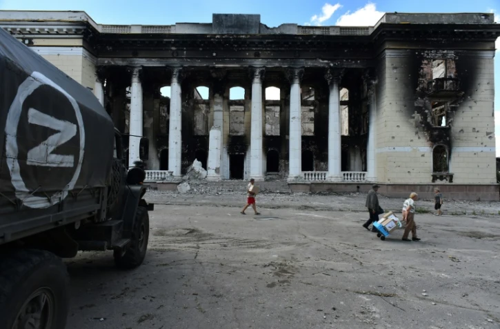 Distribution d'aide humanitaire à Lyssytchansk, ville occupée par l'armée russe, le 12 juillet 2022 dans l'est de l'Ukraine 