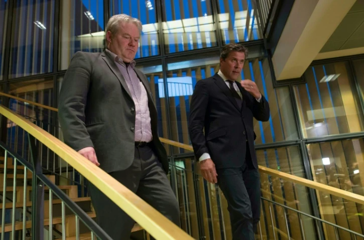 Le nouveau Premier ministre islandais Sigurdur Ingi Johannsson (g) et Bjarni Benediktsson (g), ministre des Finances à Reykjavik le 6 avril 2016