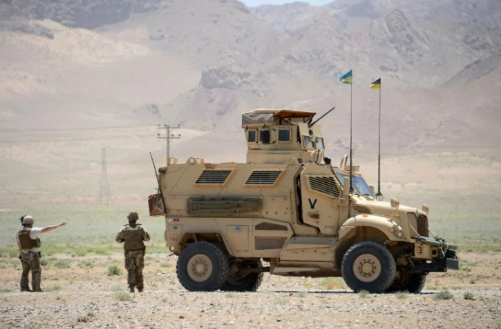 Des soldats de l'Otan et les forces de sécurité afghanes patrouillent près de Herat, en Afghanistan, le 23 mai 2017 