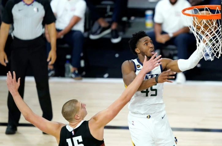 Donovan Mitchell (Utah Jazz), auteur de 57 points, prend le meilleur sur Nikola Jokic (Denver Nuggets) lors du 1er tour des play-offs NBA, le 17 août 2020 à Orlando, en Floride