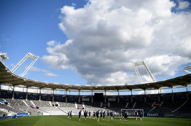 Les footballeurs de l'équipe de France lors d'un entraînement sur la pelouse du Stadium de Toulouse, le 2 septembre 2017