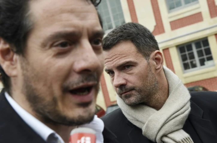 Jérôme Kerviel (D) et son avocat David Koubbi à leur arrivée le 15 juin 2016 au tribunal à Versailles