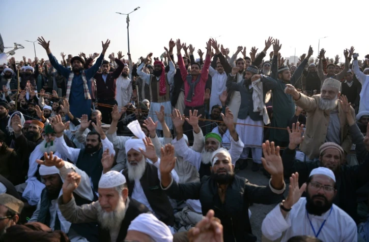 Des manifestants du groupe religieux pakistanais Tehreek-i-Labaik Yah Rasool Allah Pakistan (TLYRAP) à Islamabad, le 26 novembre 2017