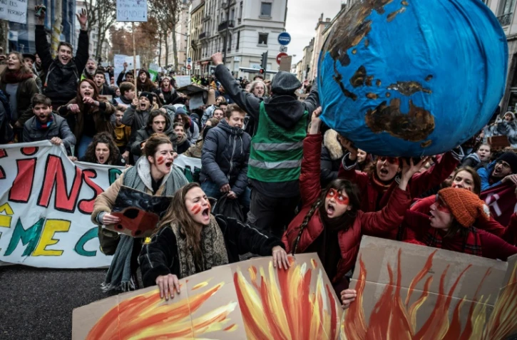 Des manifestants pendant la marche pour le climat à Lyon, le 8 décembre 2018